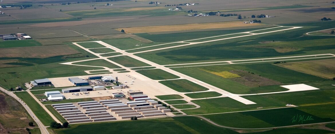 AuroraMunicipalAirport_field